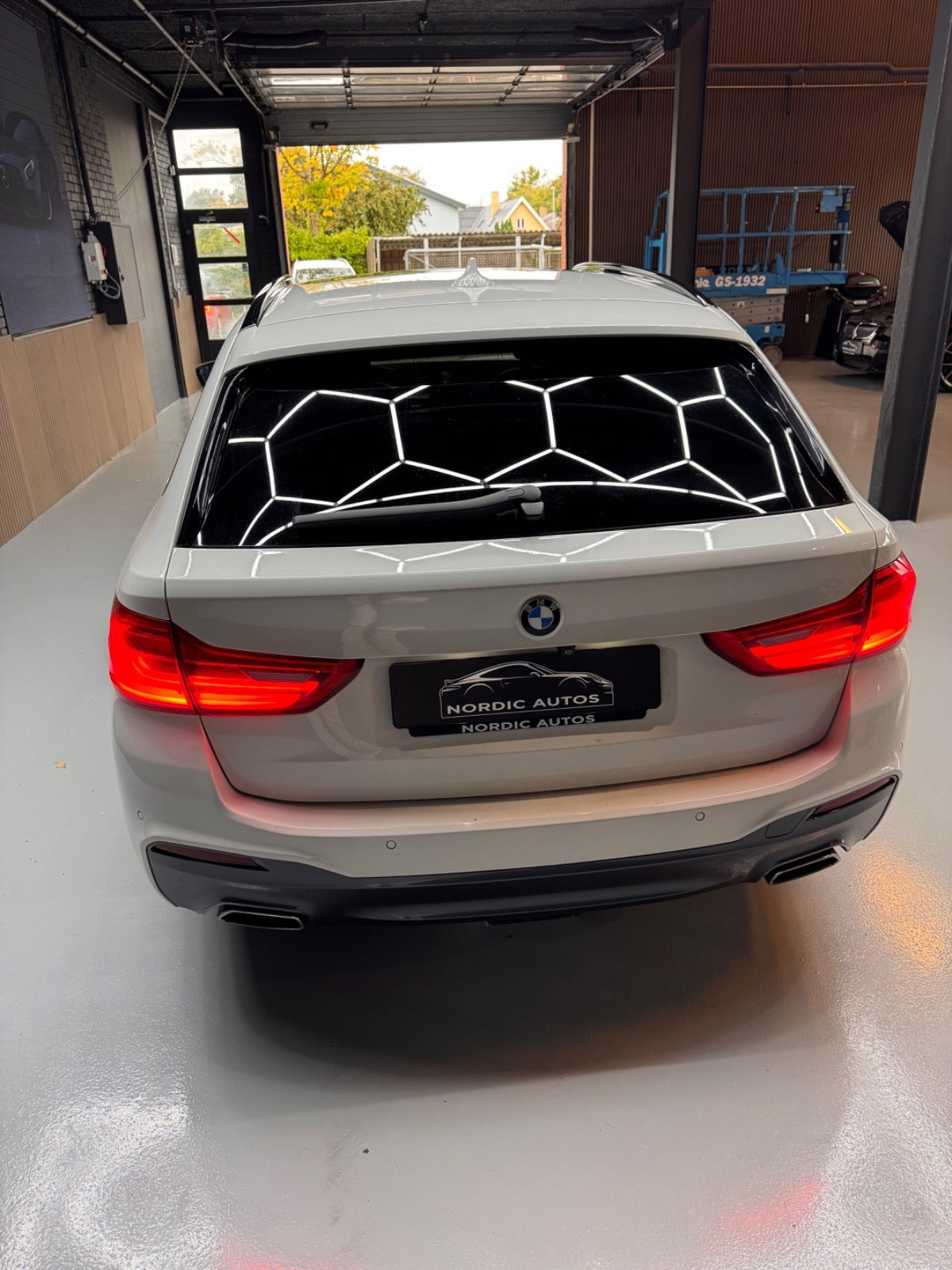 Hvid BMW 530d fra 2018