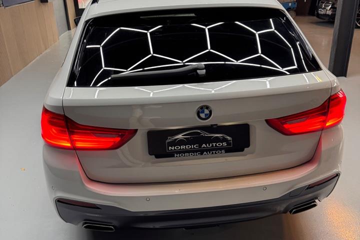Hvid BMW 530d fra 2018
