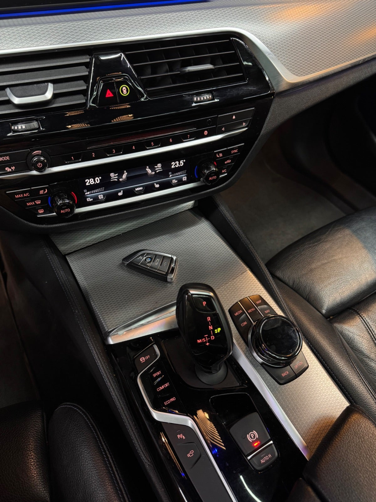 Hvid BMW 530d fra 2018