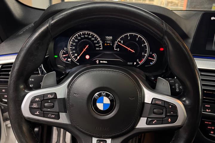 Hvid BMW 530d fra 2018