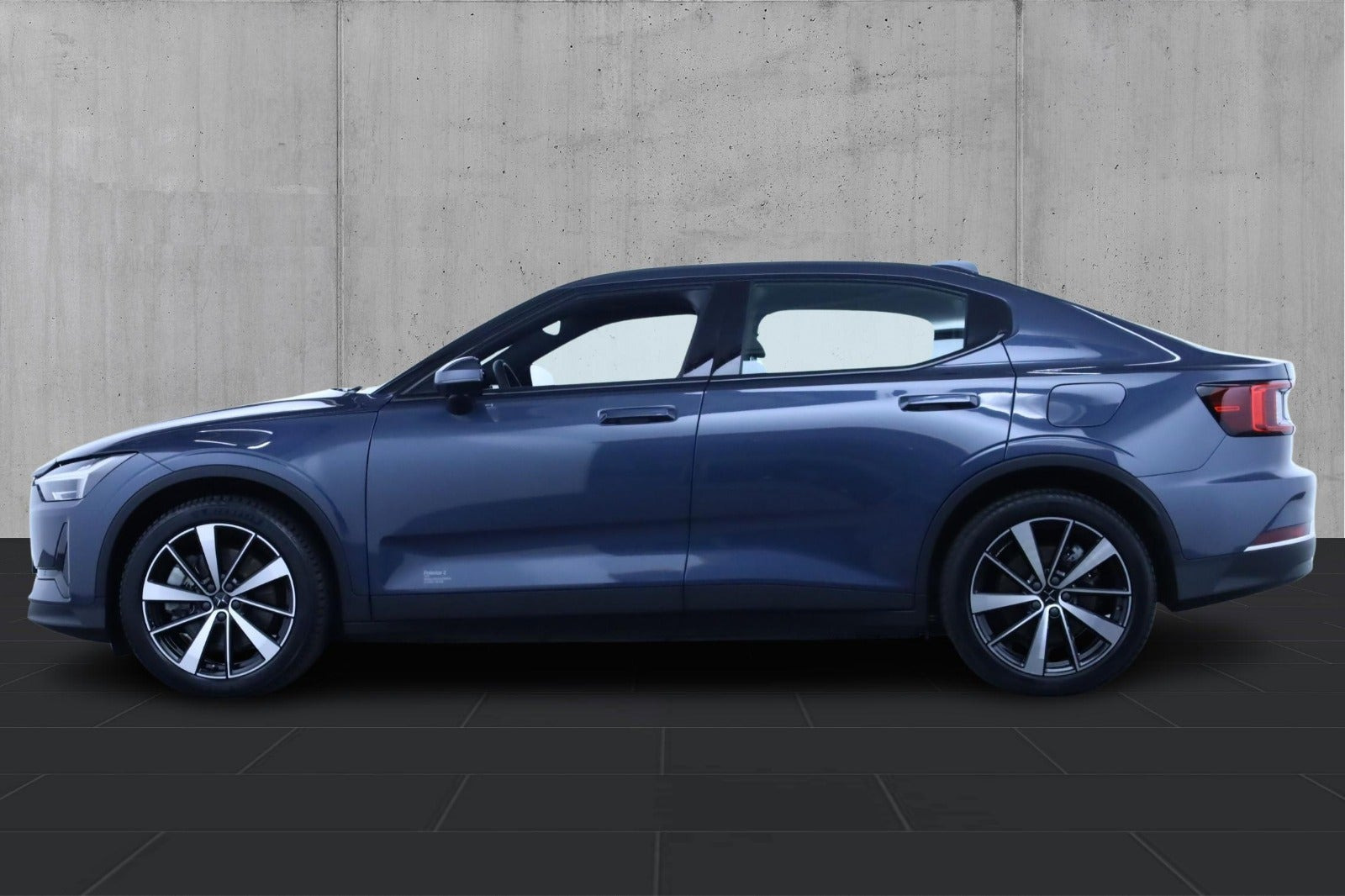 Blå Polestar 2 fra 2023