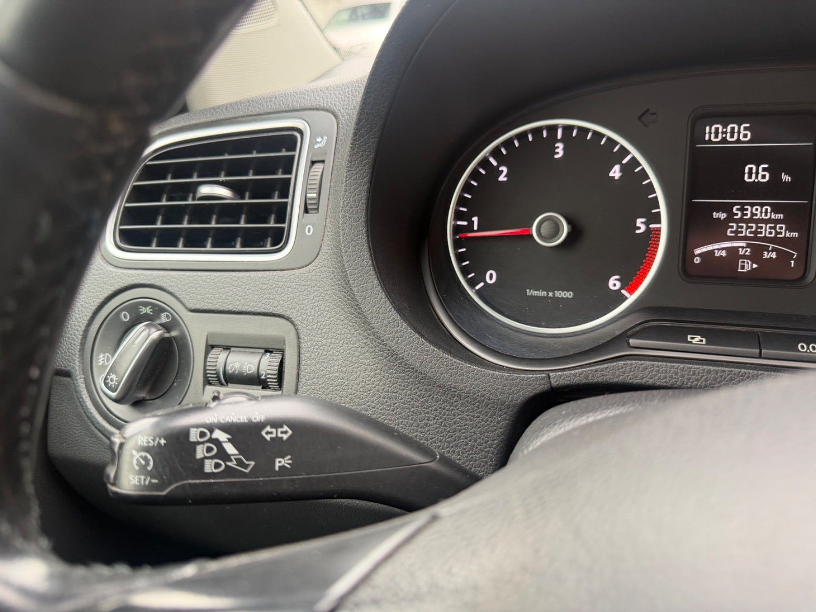 Grøn VW Polo fra 2013