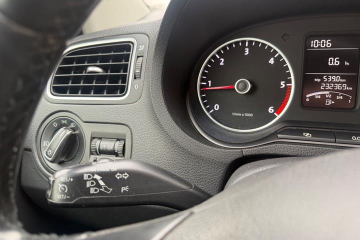 Grøn VW Polo fra 2013