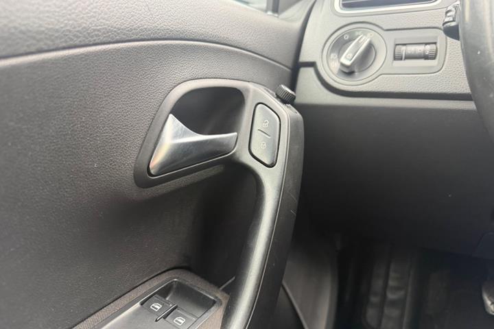 Grøn VW Polo fra 2013