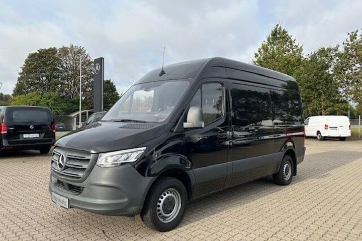 Sort Mercedes Sprinter 316 fra 2020