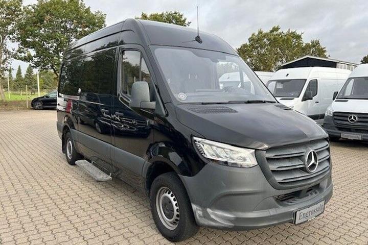 Sort Mercedes Sprinter 316 fra 2020