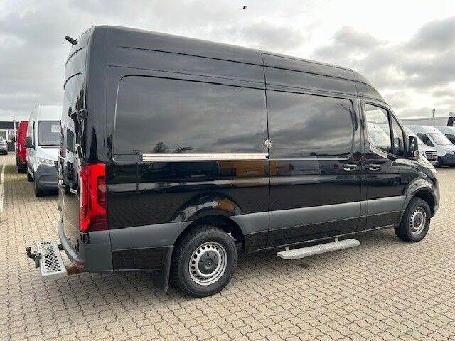 Sort Mercedes Sprinter 316 fra 2020