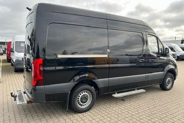 Sort Mercedes Sprinter 316 fra 2020