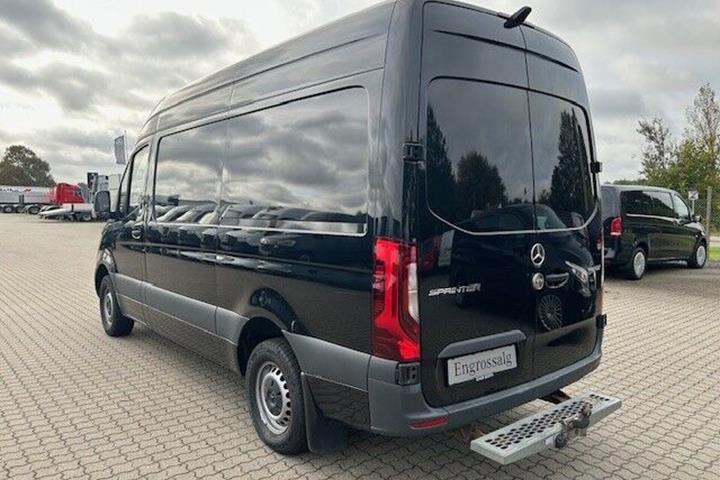 Sort Mercedes Sprinter 316 fra 2020