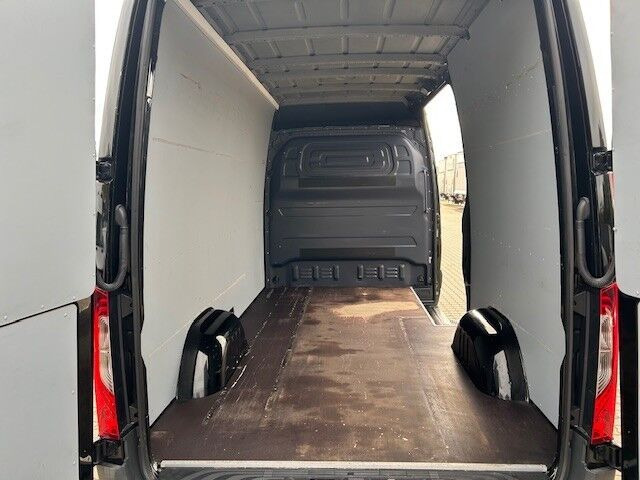 Sort Mercedes Sprinter 316 fra 2020