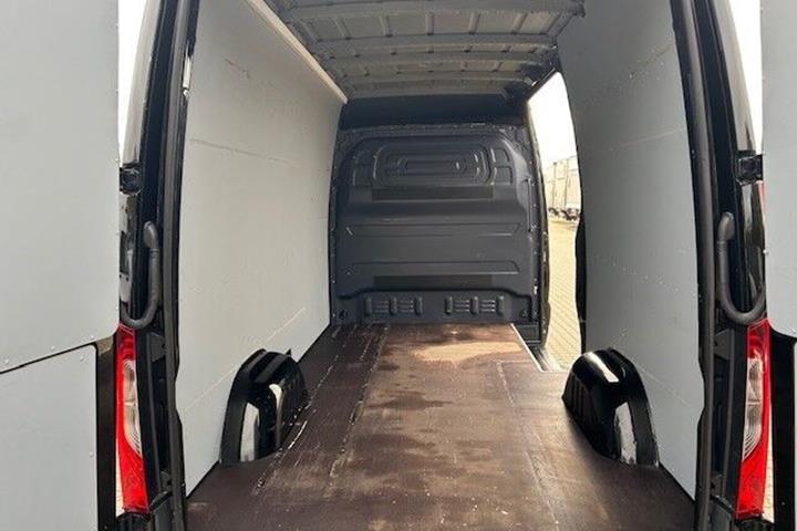 Sort Mercedes Sprinter 316 fra 2020