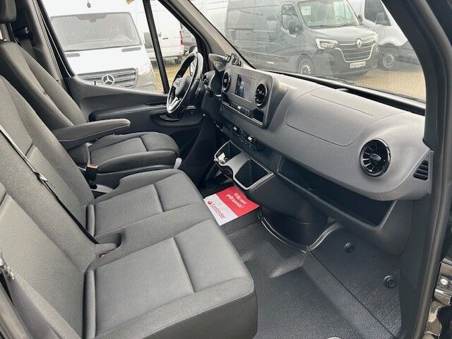 Sort Mercedes Sprinter 316 fra 2020