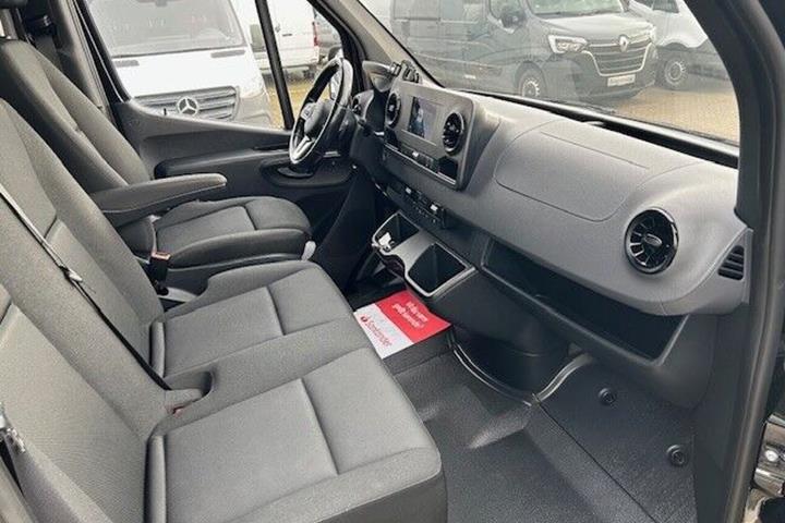 Sort Mercedes Sprinter 316 fra 2020
