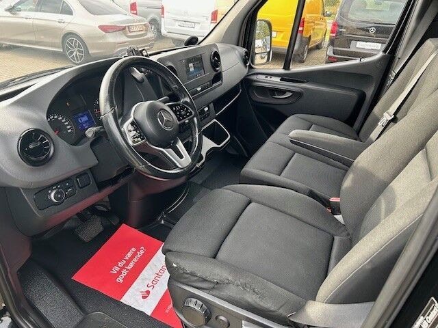 Sort Mercedes Sprinter 316 fra 2020