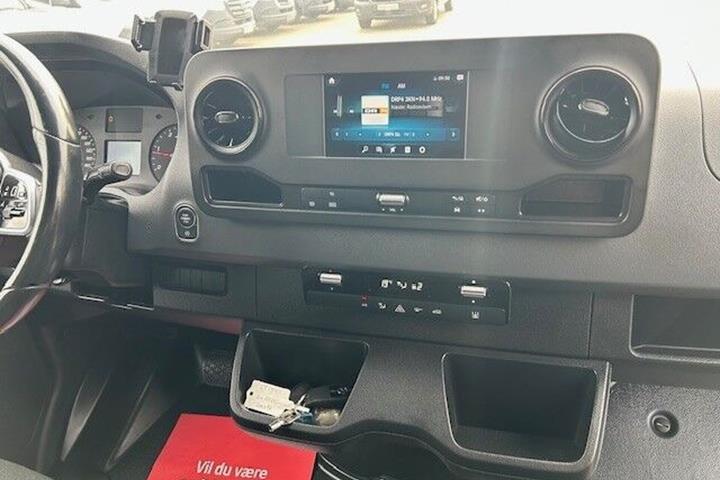 Sort Mercedes Sprinter 316 fra 2020