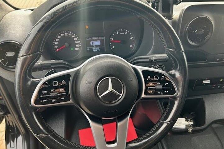 Sort Mercedes Sprinter 316 fra 2020