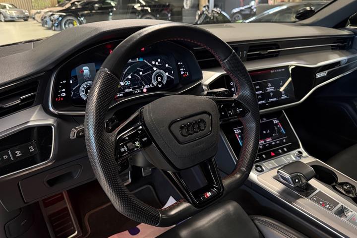 Grøn Audi A6 fra 2021