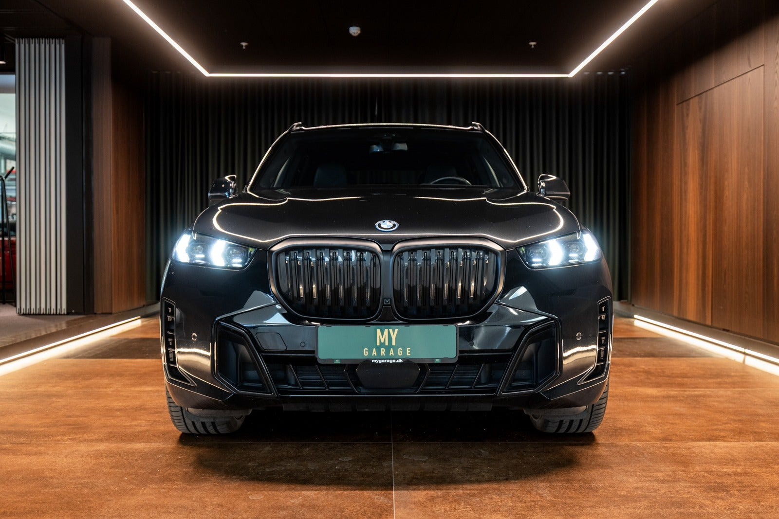Sort BMW X5 fra 2023