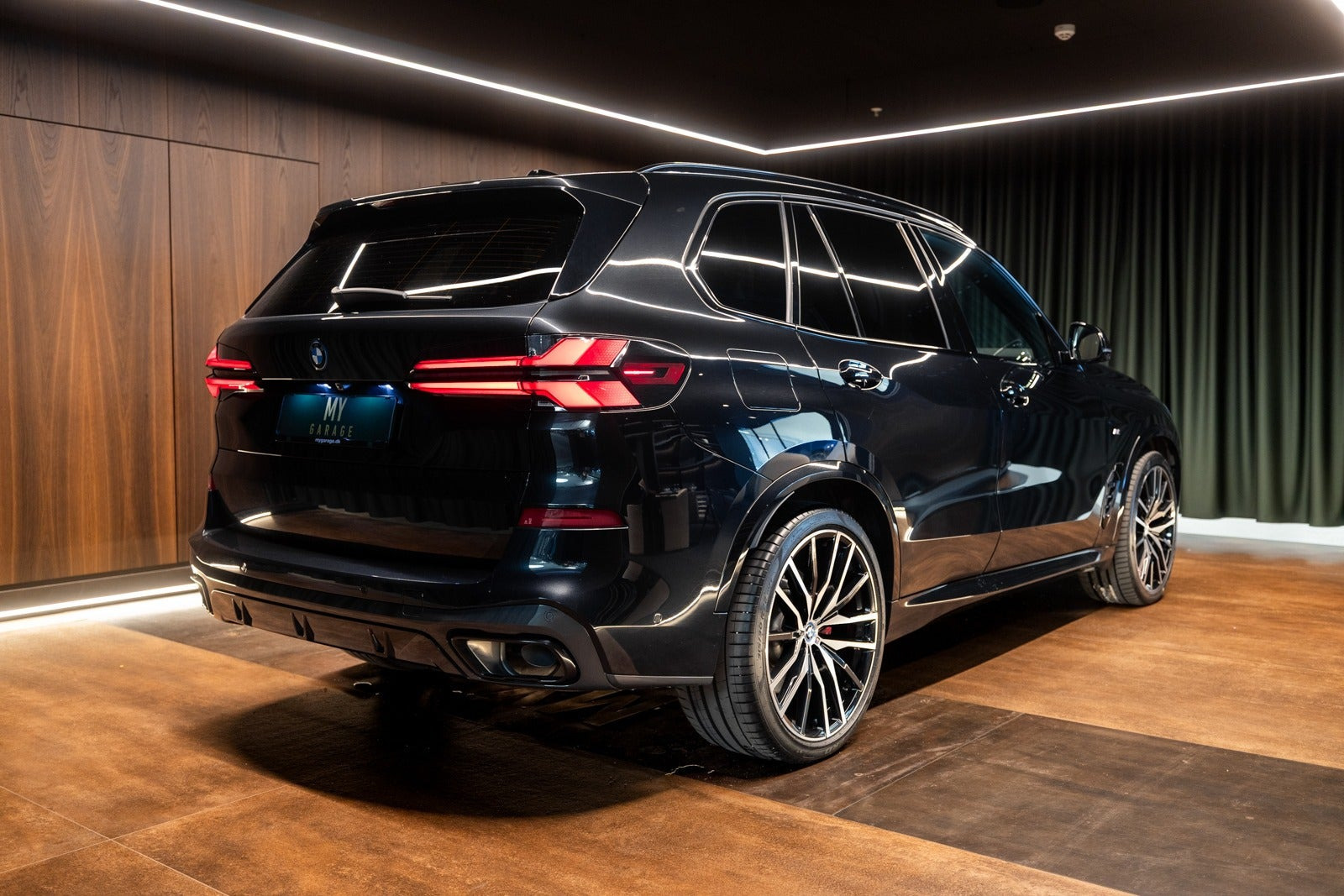Sort BMW X5 fra 2023