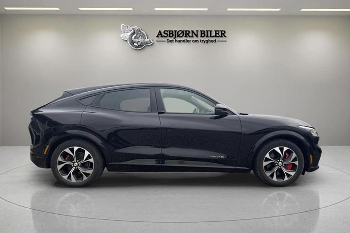 Sort Ford Mustang Mach-E fra 2021