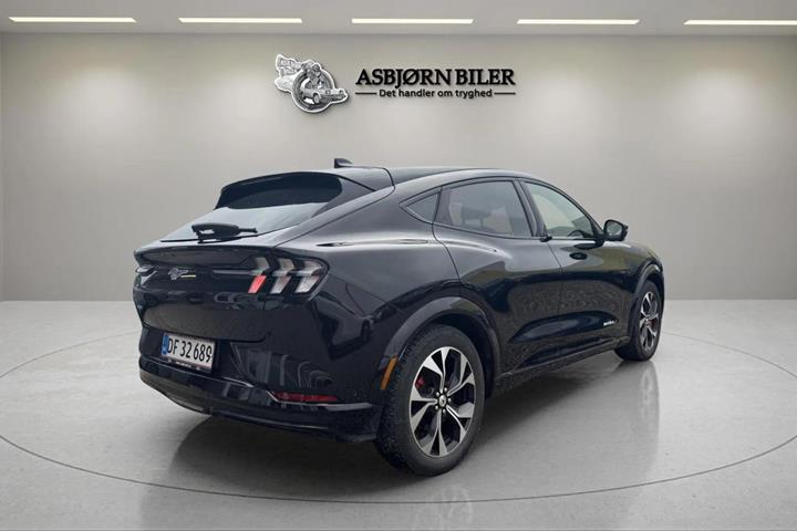 Sort Ford Mustang Mach-E fra 2021
