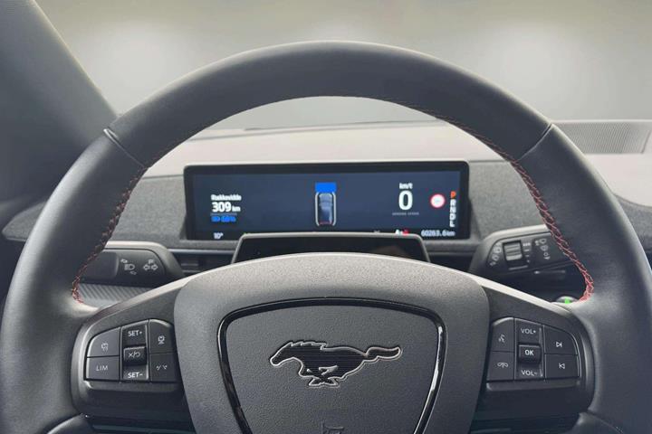 Sort Ford Mustang Mach-E fra 2021