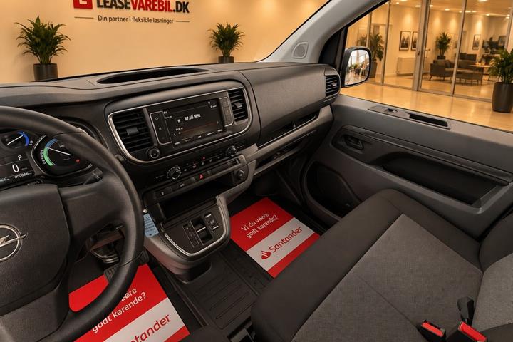 Hvid Opel Vivaro-e fra 2024