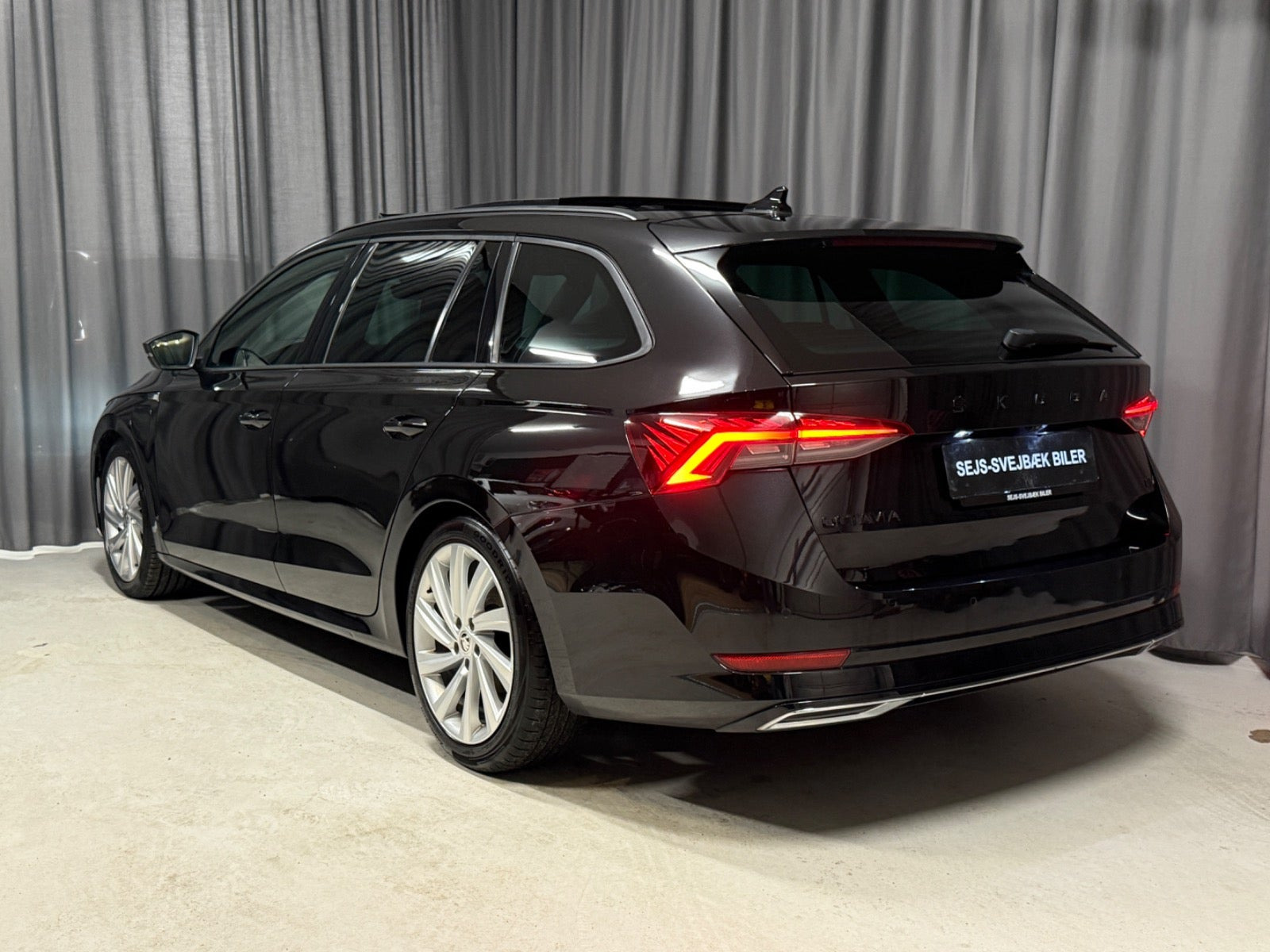 Sort Skoda Octavia fra 2022