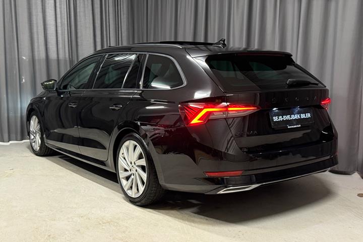 Sort Skoda Octavia fra 2022
