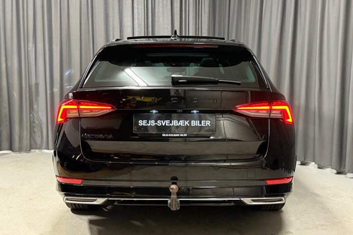 Sort Skoda Octavia fra 2022