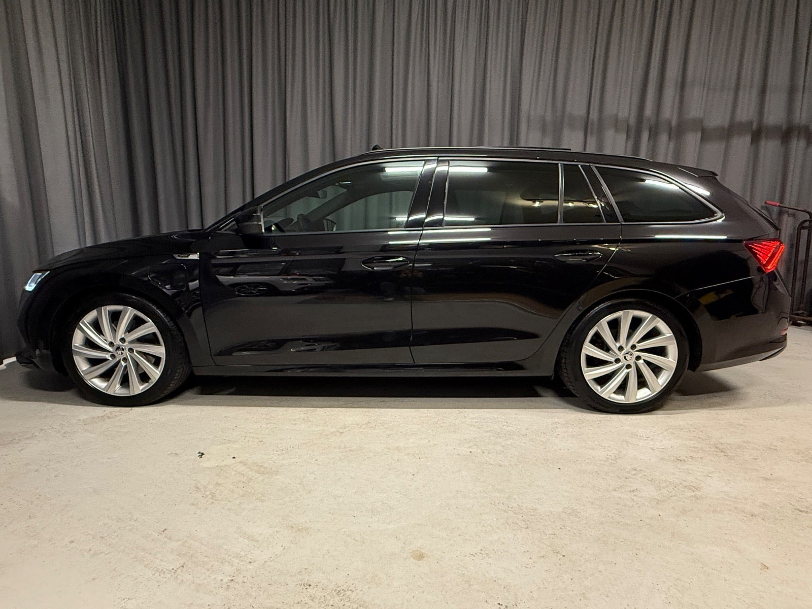 Sort Skoda Octavia fra 2022
