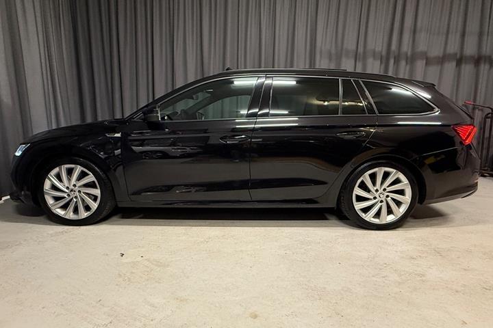 Sort Skoda Octavia fra 2022