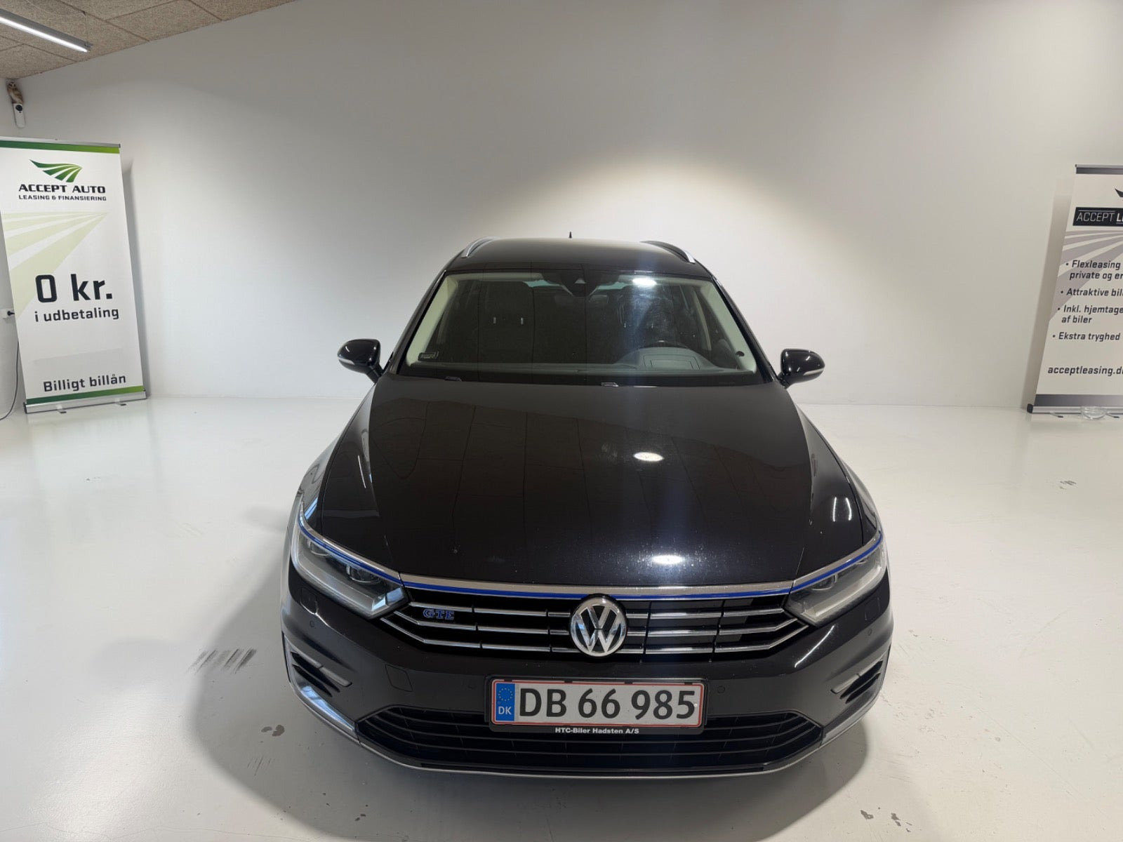 Sort VW Passat fra 2016