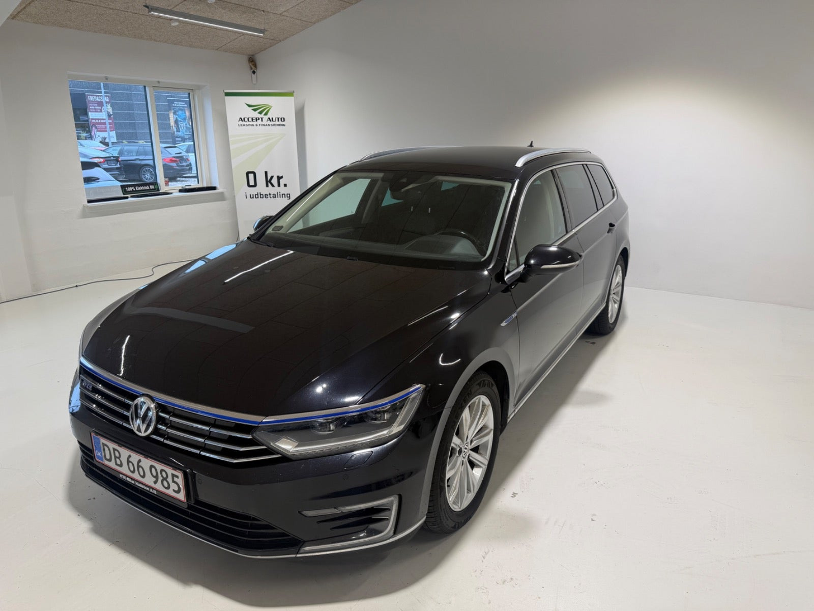 Sort VW Passat fra 2016