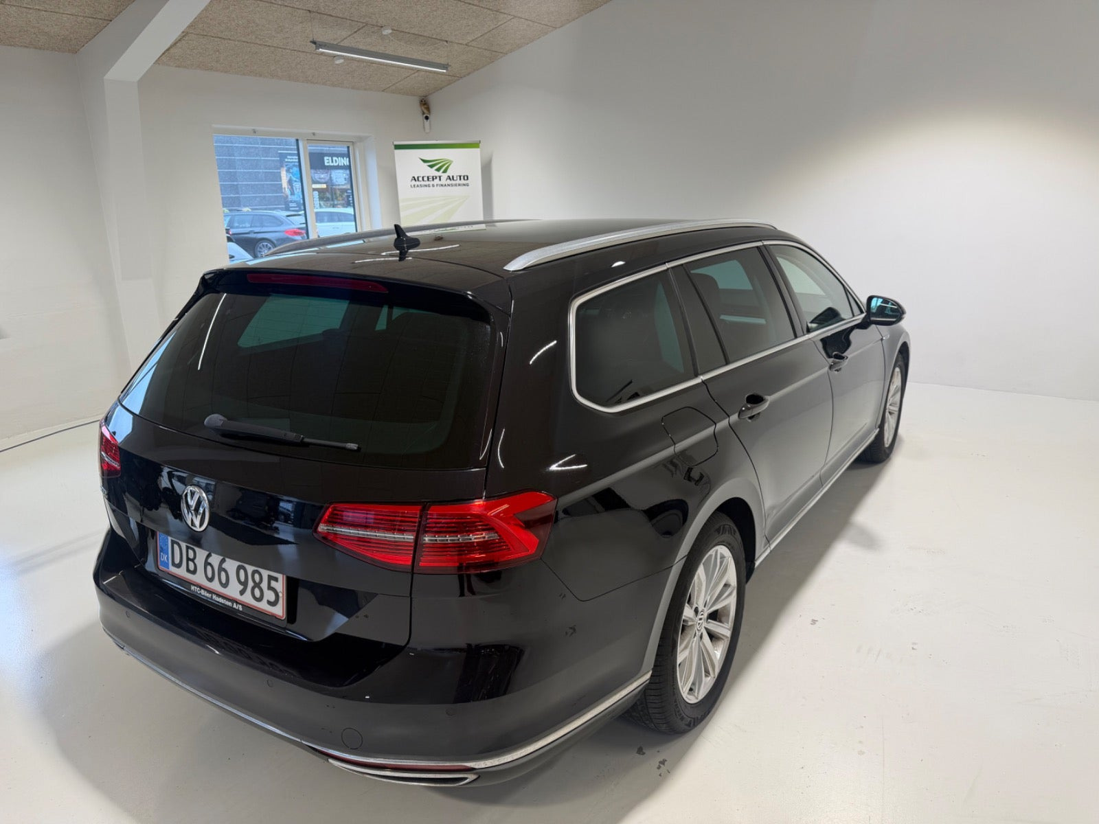 Sort VW Passat fra 2016