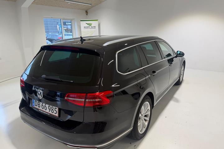 Sort VW Passat fra 2016