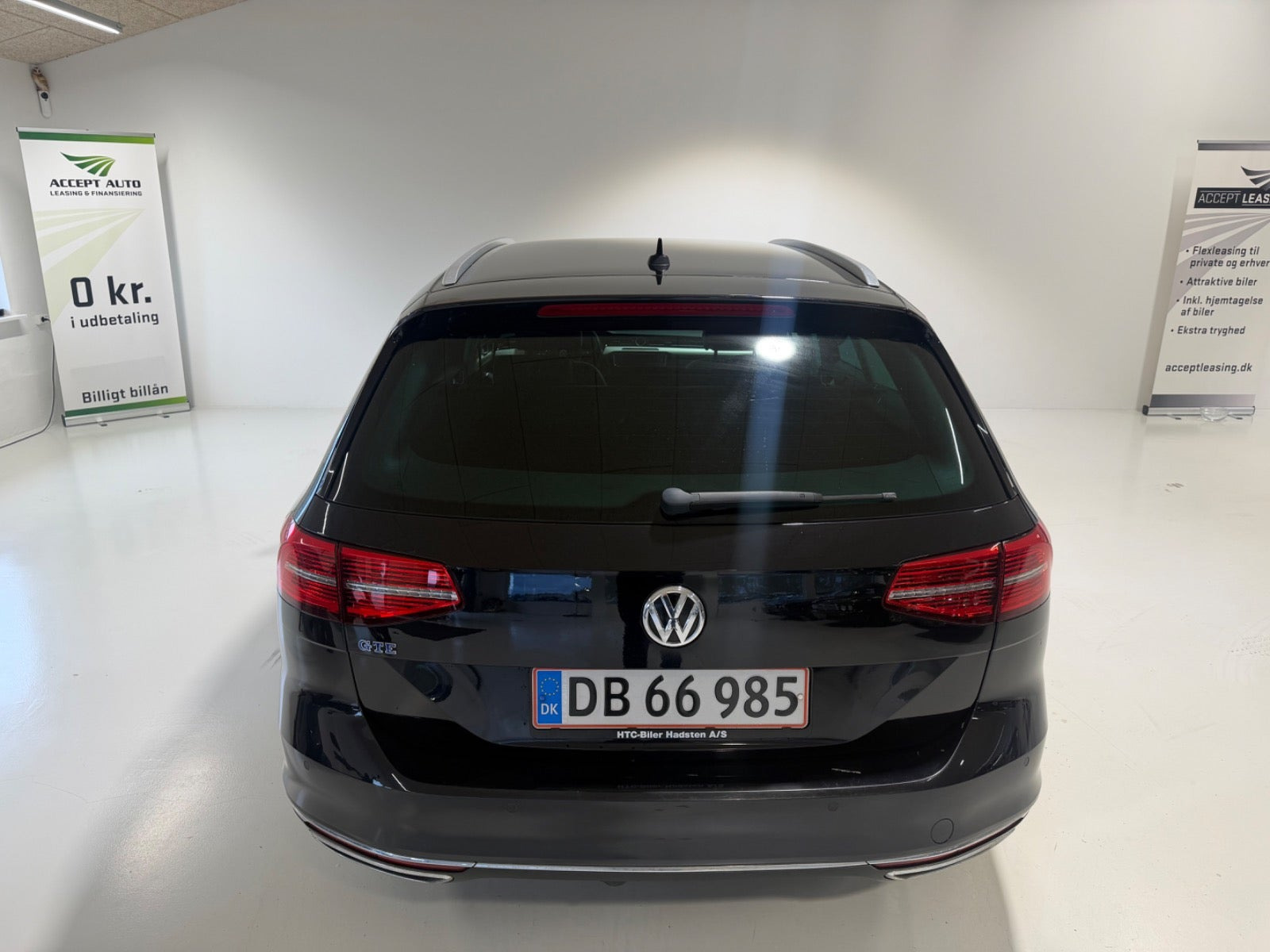 Sort VW Passat fra 2016
