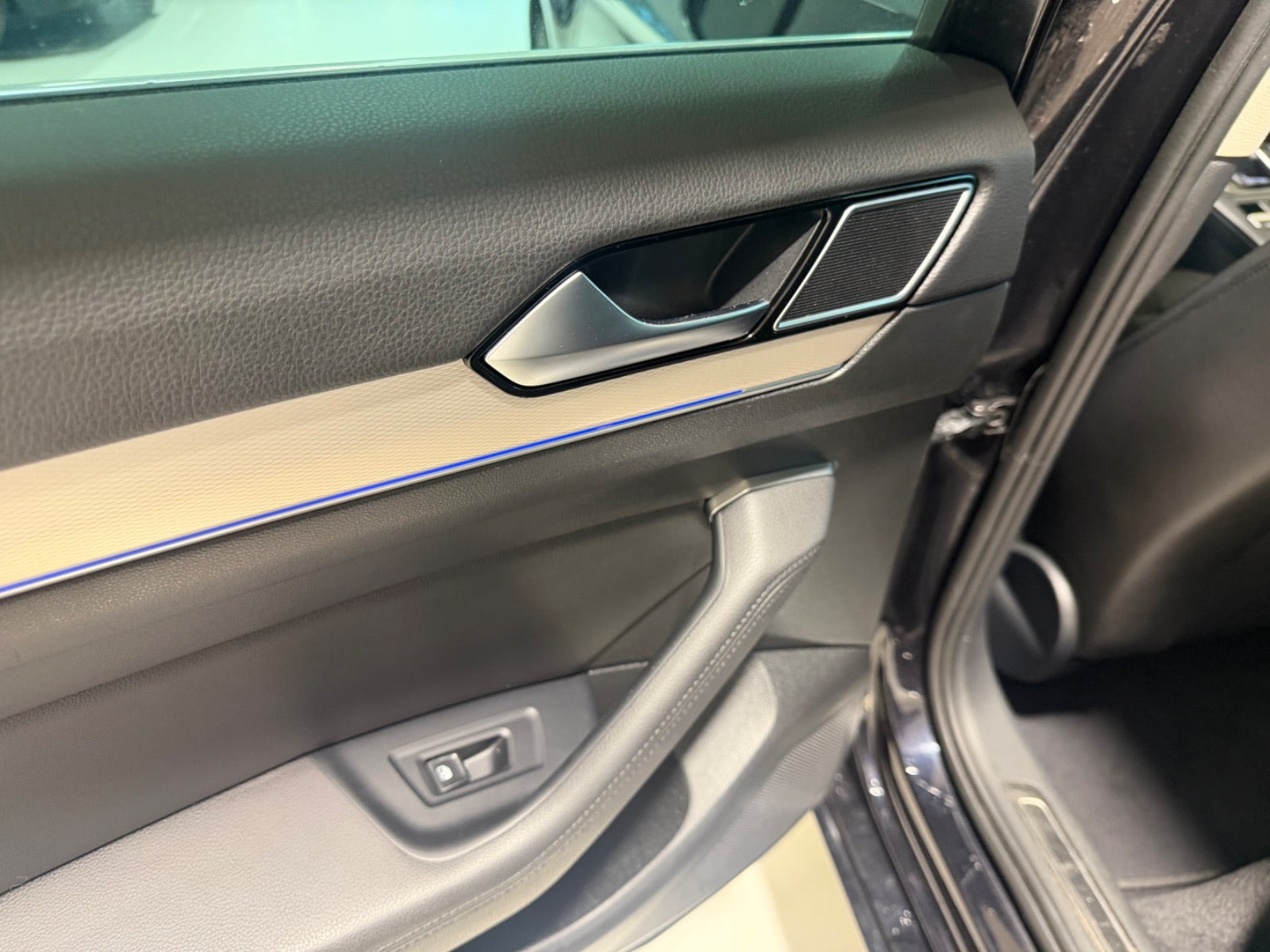 Sort VW Passat fra 2016