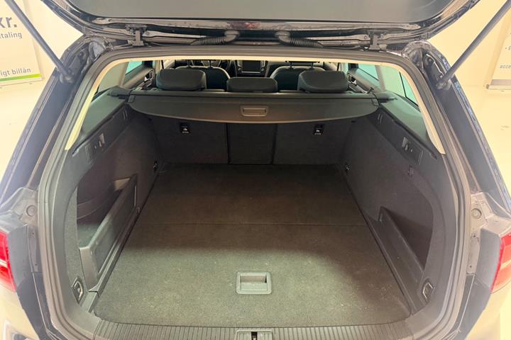 Sort VW Passat fra 2016