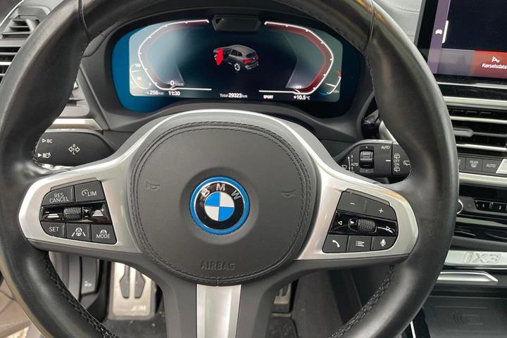 Orange BMW iX3 fra 2022
