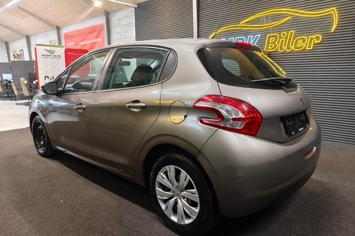 undefined Peugeot 208 fra 2012