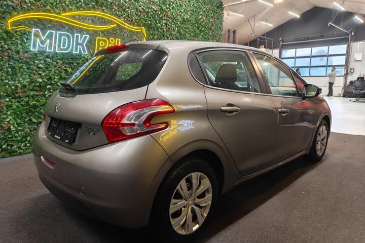 undefined Peugeot 208 fra 2012
