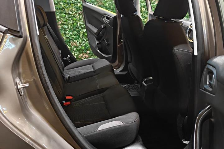undefined Peugeot 208 fra 2012