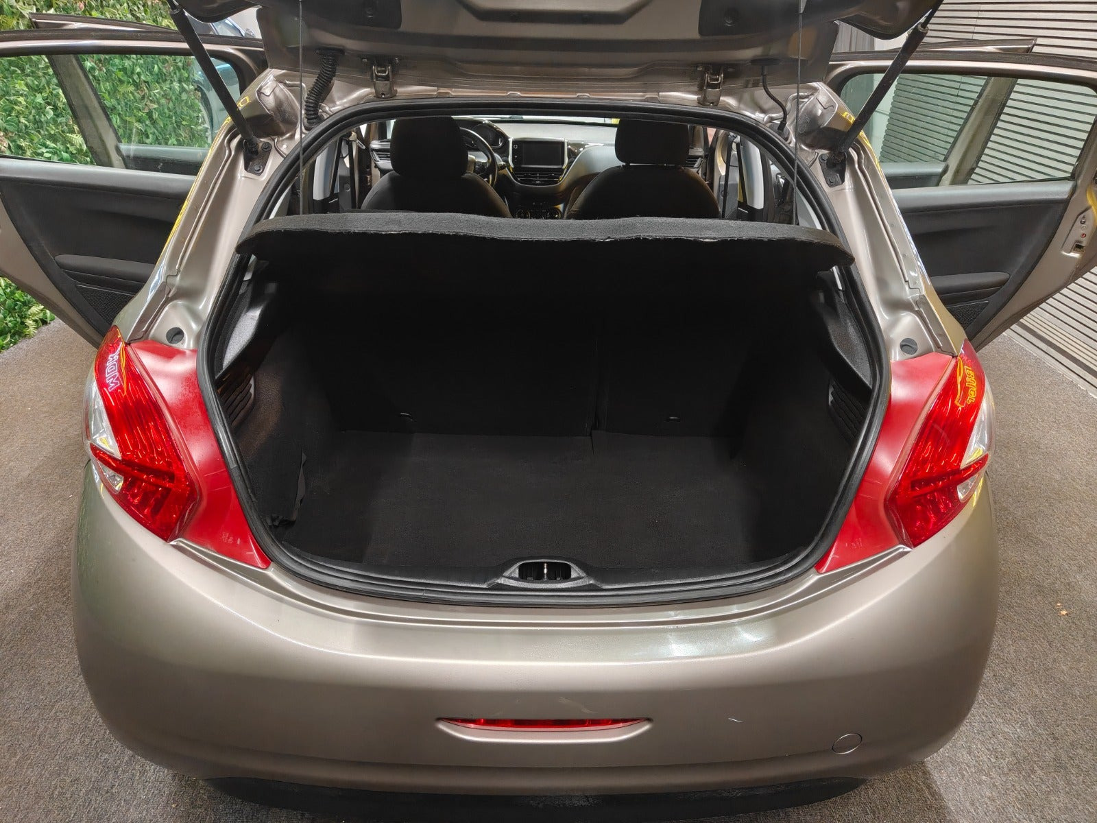 undefined Peugeot 208 fra 2012