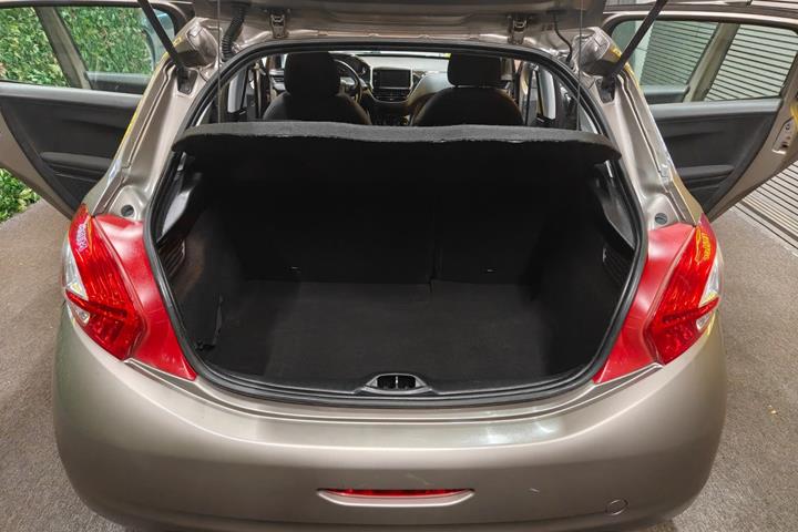 undefined Peugeot 208 fra 2012