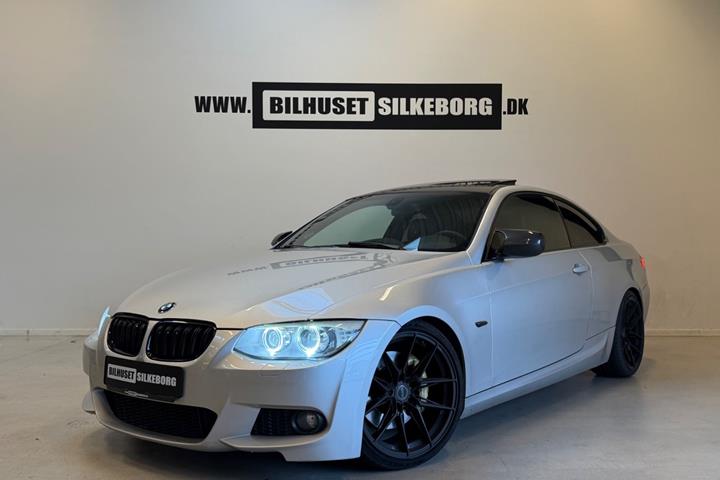 Gul BMW 328i fra 2012