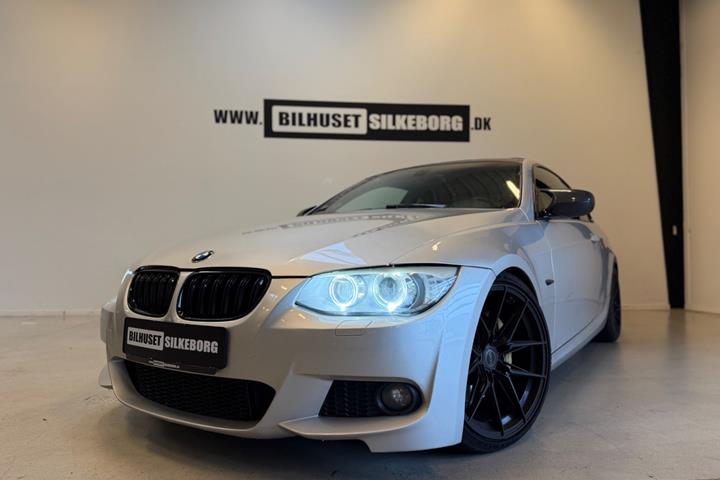 Gul BMW 328i fra 2012