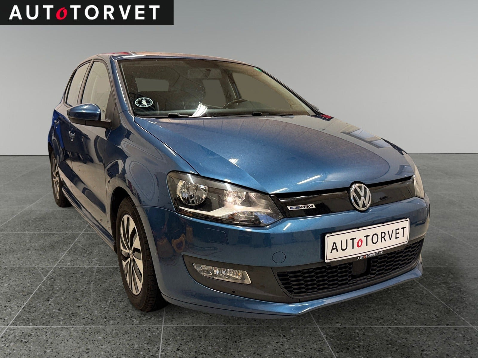 Blå VW Polo fra 2017