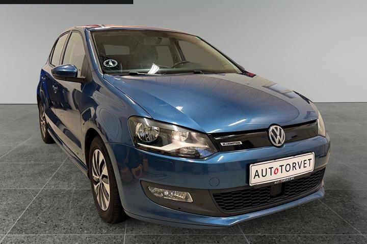 Blå VW Polo fra 2017