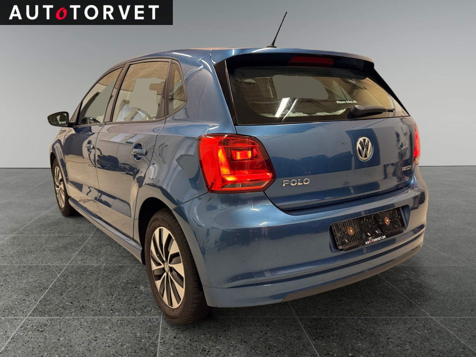 Blå VW Polo fra 2017